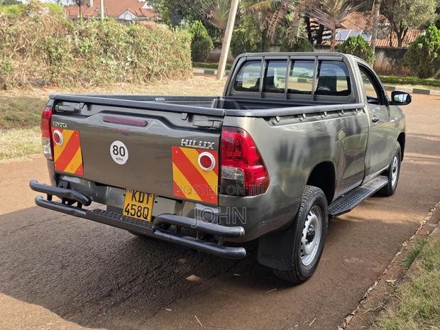 Toyota Hilux 2025 Gray