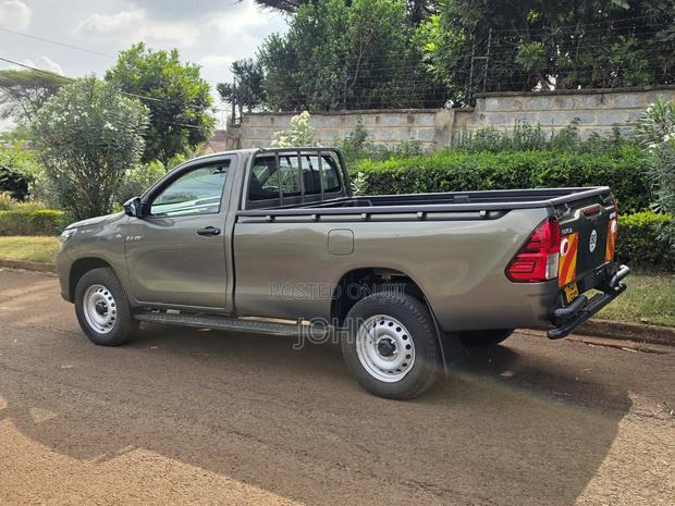 Toyota Hilux 2025 Gray