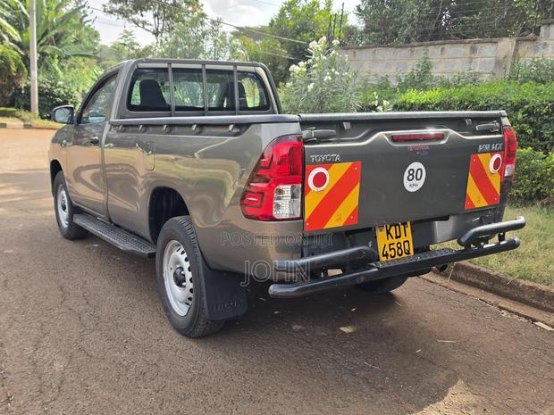 Toyota Hilux 2025 Gray