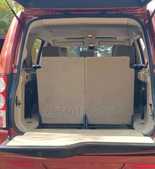 Land Rover Discovery 2010 Orange