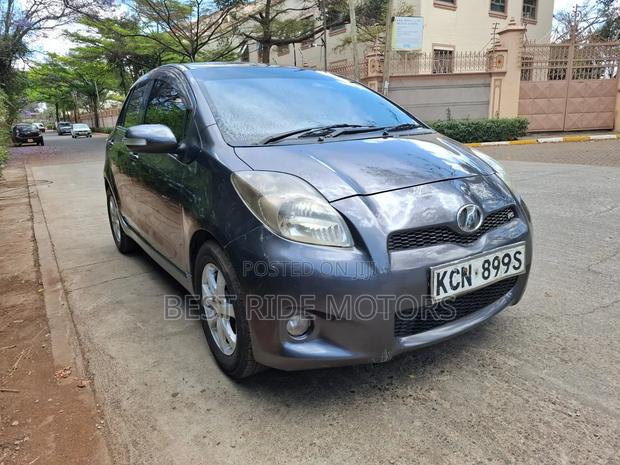 Toyota Vitz 1.3 FWD 5dr 2009 Gray