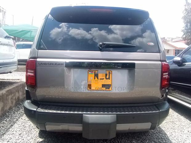 Toyota Land Cruiser Prado 2.8 2025 Brown