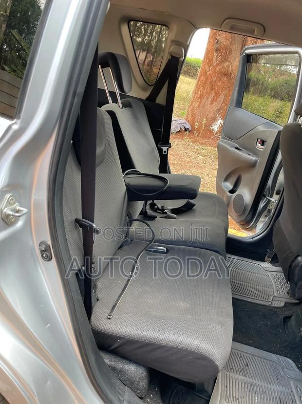 Toyota Ractis 1.5 FWD 2010 Silver