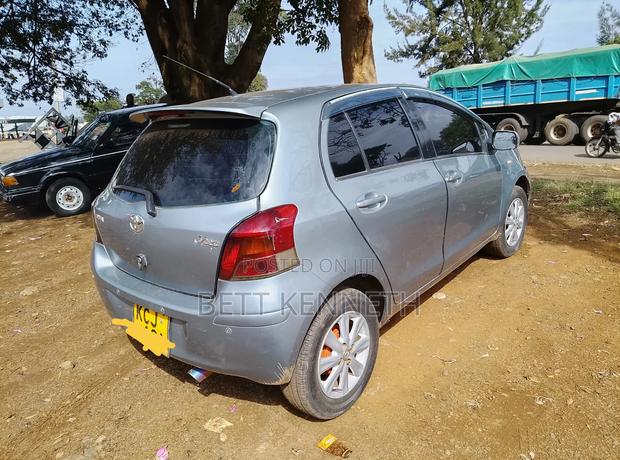Toyota Vitz 1.3 AWD 5dr 2009 Gray