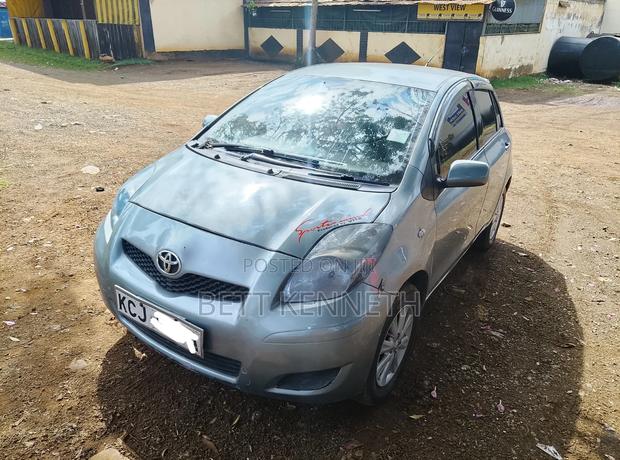 Toyota Vitz 1.3 AWD 5dr 2009 Gray