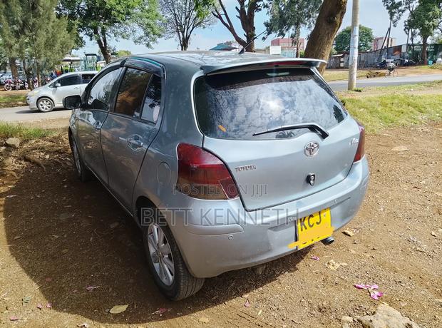 Toyota Vitz 1.3 AWD 5dr 2009 Gray