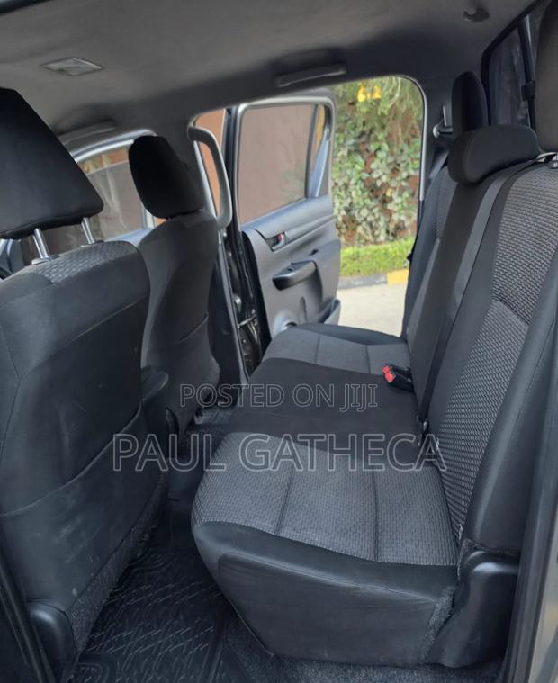 Toyota Hilux 2024 Gray