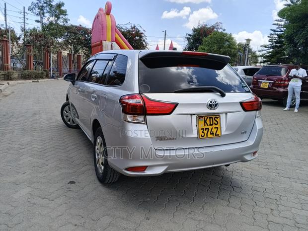 Toyota Corolla Fielder 1.5 Hybrid FWD 2018 Silver