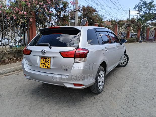Toyota Corolla Fielder 1.5 Hybrid FWD 2018 Silver