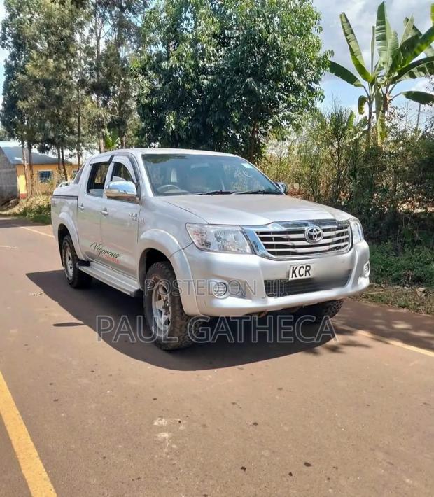 Toyota Hilux 2012 Gray