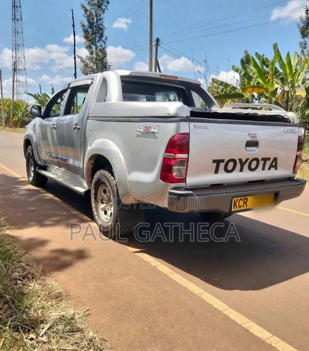 Toyota Hilux 2012 Gray