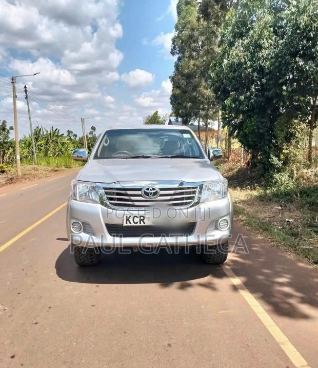 Toyota Hilux 2012 Gray