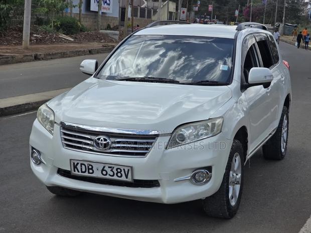 Toyota Vanguard 2013 White