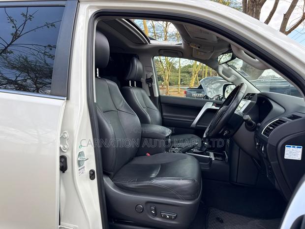 Toyota Land Cruiser Prado 2.8 2019 White