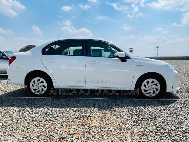 Toyota Axio 1.5 Hybrid 2WD 2020 White