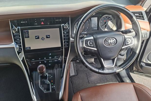 Toyota Harrier 2.0 2016 Black