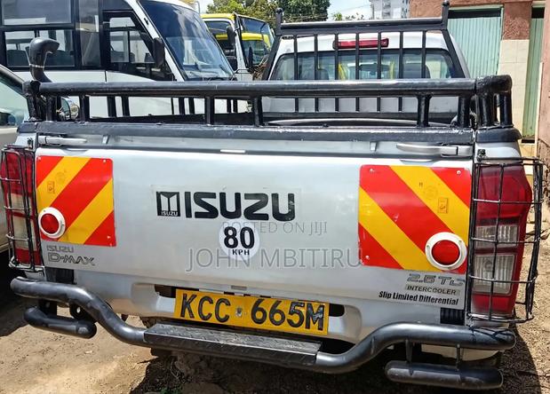 Isuzu D-MAX 2014 Gray
