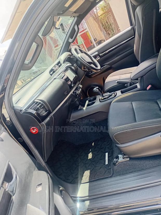 Toyota Hilux 2019 Black