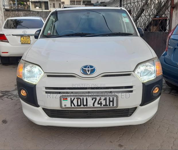 Toyota Probox 1.5 Hybrid DX 2019 White