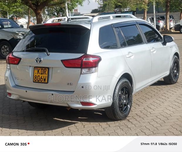 Toyota Corolla Fielder 2018 Silver