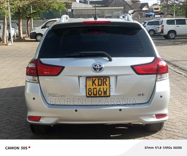 Toyota Corolla Fielder 2018 Silver