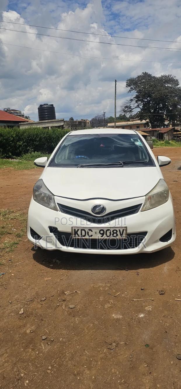 Toyota Vitz 1.0 FWD 5dr 2014 White