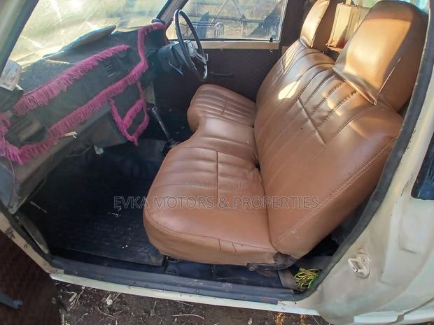Toyota Hilux 1998 Yellow