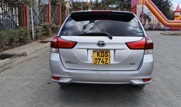 Toyota Corolla Fielder 2018 Silver