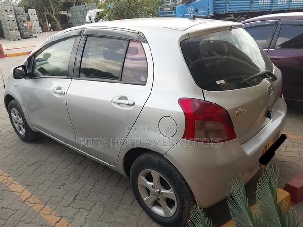 Toyota Vitz 2007 Silver