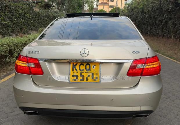 Mercedes-Benz E250 2011 Gold