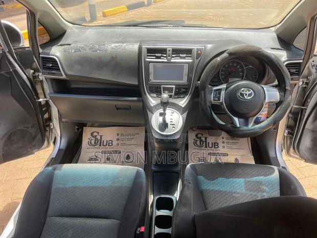 Toyota Ractis 2012 Silver
