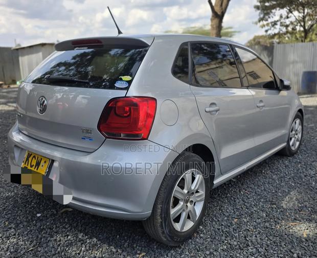 Volkswagen Polo 2012 Silver