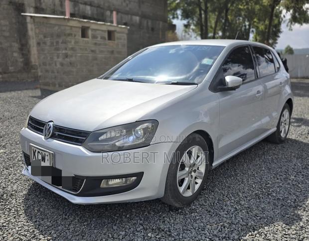 Volkswagen Polo 2012 Silver