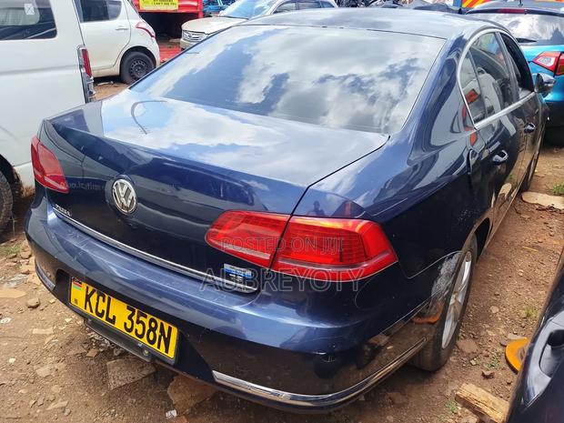 Volkswagen Passat 2013 Blue