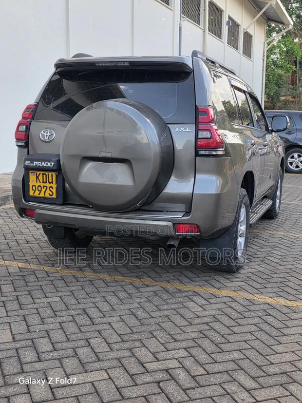 Toyota Land Cruiser Prado 2013 Brown