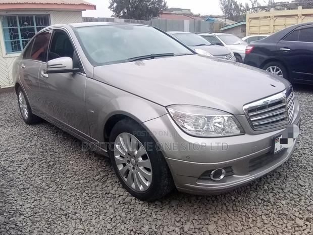 Mercedes-Benz C220 2009 Gold