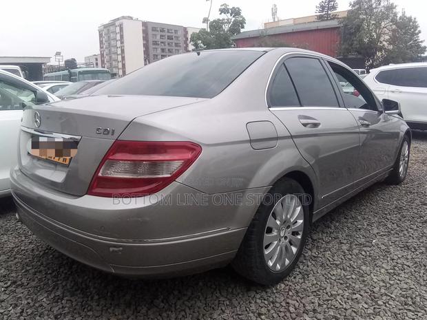 Mercedes-Benz C220 2009 Gold