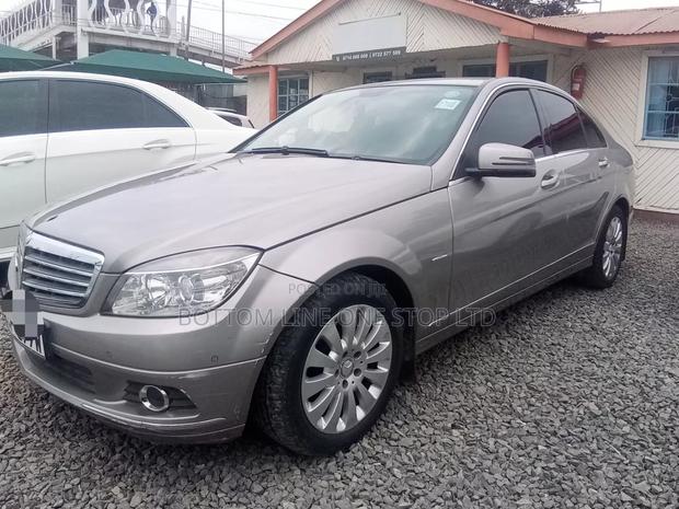 Mercedes-Benz C220 2009 Gold