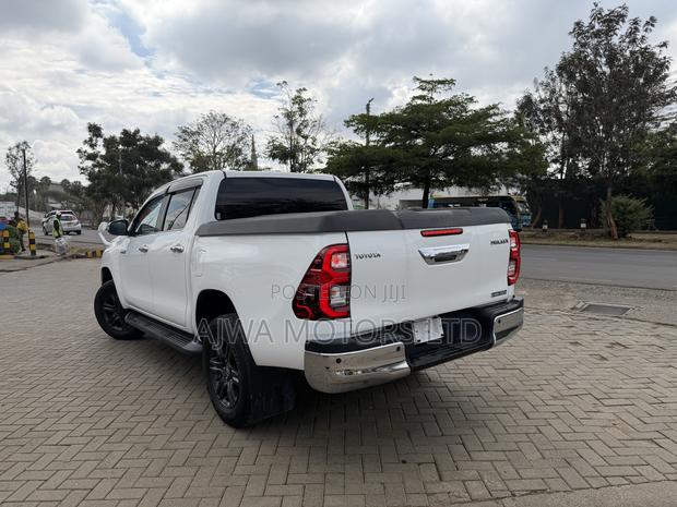 Toyota Hilux Revo Double Cab Deisel 2.4 AWD 2021 White