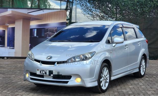 Toyota Wish 2012 Silver