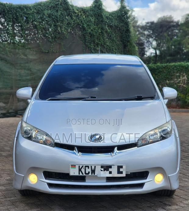 Toyota Wish 2012 Silver