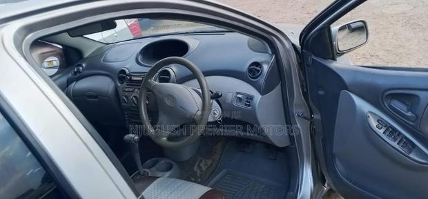 Toyota Vitz 2002 Silver