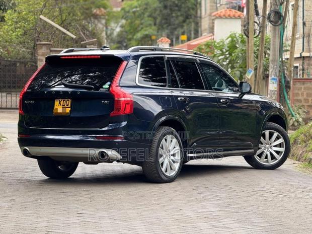 Volvo XC90 T5 Momentum AWD 2019 Blue