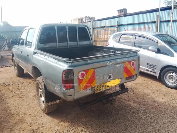 Toyota Hilux 2.5 Cab 2005 Gray