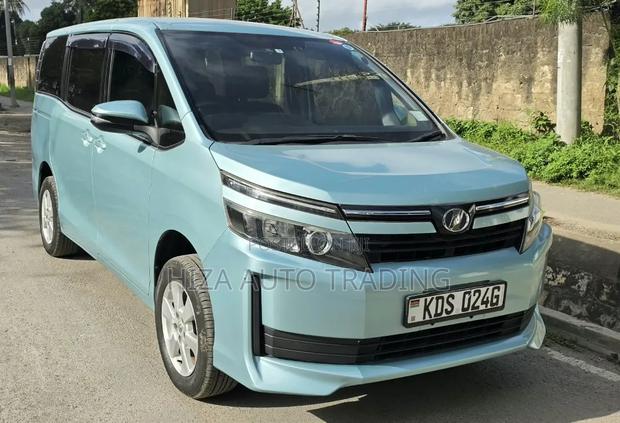 Toyota Voxy X 2WD 8-Seater 2017 Blue