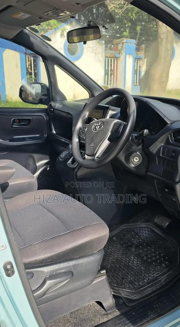 Toyota Voxy X 2WD 8-Seater 2017 Blue