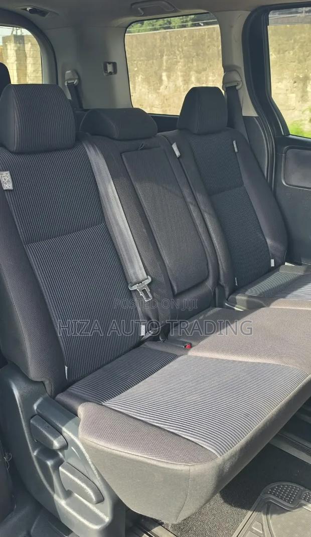 Toyota Voxy X 2WD 8-Seater 2017 Blue