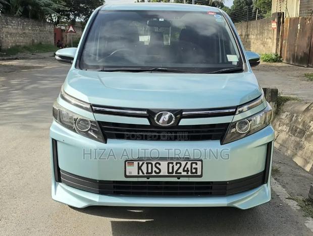 Toyota Voxy X 2WD 8-Seater 2017 Blue