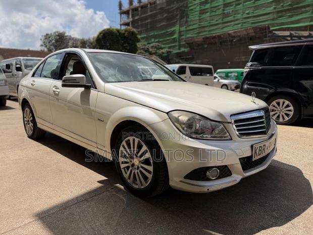 Mercedes-Benz C200 2011 White