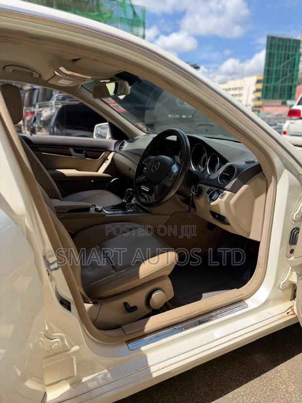 Mercedes-Benz C200 2011 White